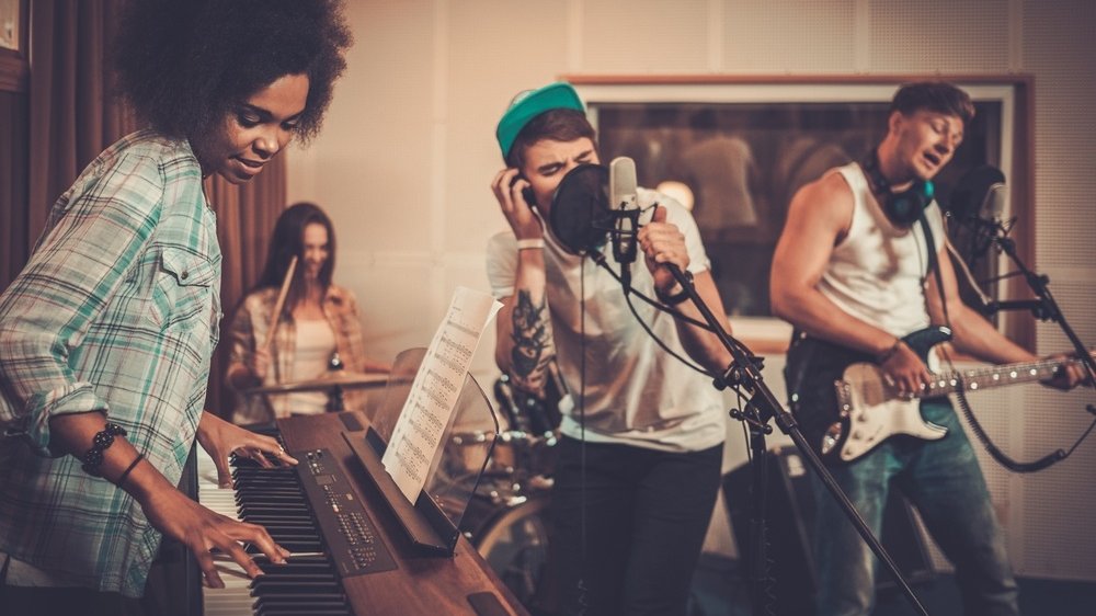 ナレーション 映像翻訳 通訳 外国人モデル事務所 外国人エキストラ　外国人モデル男性白人　外国人モデル女性白人　外国人モデル男性黒人　外国人モデル女性黒人　外国人モデル子供　外国人モデルキッズ　ハーフモデル　 外国人ダンサー 外国人モデル東京　字幕翻訳 ダビング 文字起こし テープ起こし 翻訳　音声データチェック 英語 フランス語 マレー語 タイ語 タガログ語 アラビア語 スワヒリ語 インドネシア語 ベトナム語 ミャンマー語