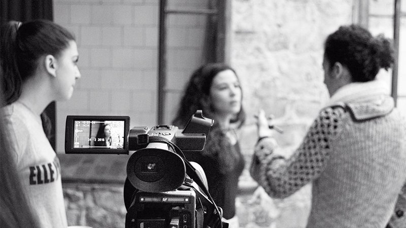 ナレーション 映像翻訳 通訳 外国人モデル事務所 外国人エキストラ　外国人モデル男性白人　外国人モデル女性白人　外国人モデル男性黒人　外国人モデル女性黒人　外国人モデル子供　外国人モデルキッズ　ハーフモデル　 外国人ダンサー 外国人モデル東京　字幕翻訳 ダビング 文字起こし テープ起こし 翻訳　音声データチェック 英語 フランス語 マレー語 タイ語 タガログ語 アラビア語 スワヒリ語 インドネシア語 ベトナム語 ミャンマー語