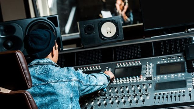 ナレーション 映像翻訳 通訳 外国人モデル事務所 外国人エキストラ　外国人モデル男性白人　外国人モデル女性白人　外国人モデル男性黒人　外国人モデル女性黒人　外国人モデル子供　外国人モデルキッズ　ハーフモデル　 外国人ダンサー 外国人モデル東京　字幕翻訳 ダビング 文字起こし テープ起こし 翻訳　音声データチェック 英語 フランス語 マレー語 タイ語 タガログ語 アラビア語 スワヒリ語 インドネシア語 ベトナム語 ミャンマー語